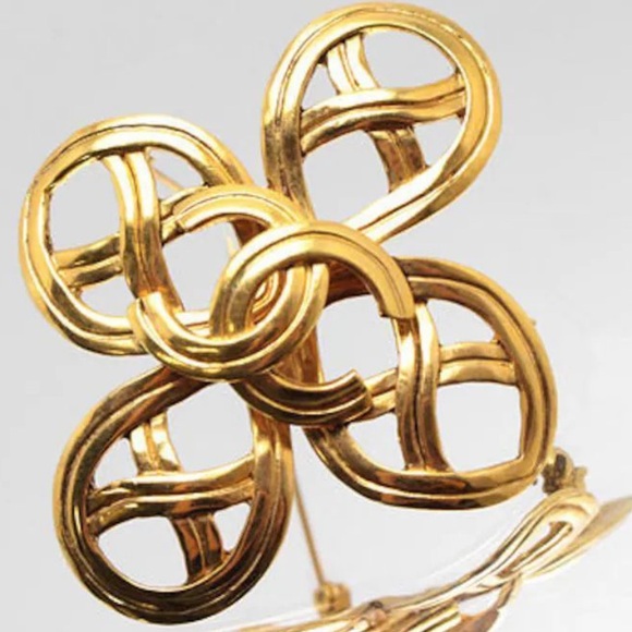 Chanel Vintage Gold Plated CC Knot Brooch - Picture 1 of 1